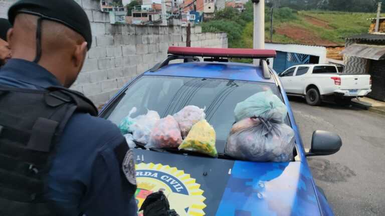 operacao-da-gcm-apreende-mais-de-4-mil-porcoes-de-drogas-na-terra-prometida,-em-itaqua