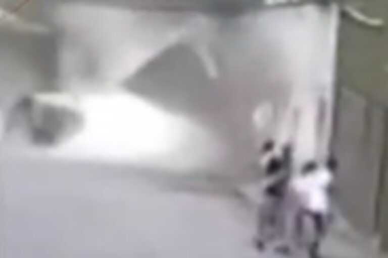 Veja momento em que ex-jogador do Botafogo é atingido por muro no Rio veja-momento-em-que-ex-jogador-do-botafogo-e-atingido-por-muro-no-rio