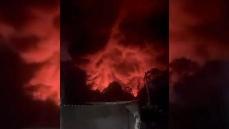 video:-incendio-atinge-galpao-de-reciclagem-em-itaquaquecetuba