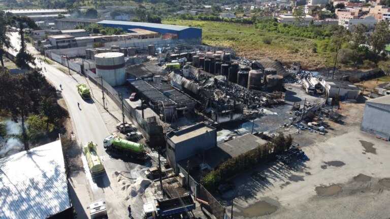 apos-50h,-area-atingida-por-incendio-em-itaquaquecetuba-e-totalmente-liberada
